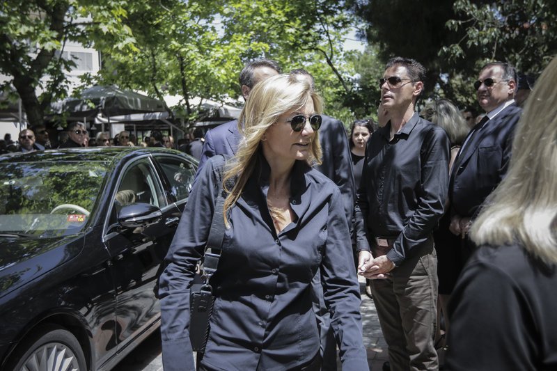 Φίλοι, συγγενείς και εκπρόσωποι του πολιτικού και επιχειρηματικού κόσμου στην κηδεία του Θεόδωρου Βασιλάκη της Aegean [εικόνες] | iefimerida.gr 2