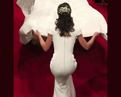 «Τα οπίσθια της Τζέσικα» -Φίλη της Μέγκαν με φόρεμα και σε πόζες αλά Πίπα Μίντλετον, στο γάμο [εικόνες] | iefimerida.gr 2