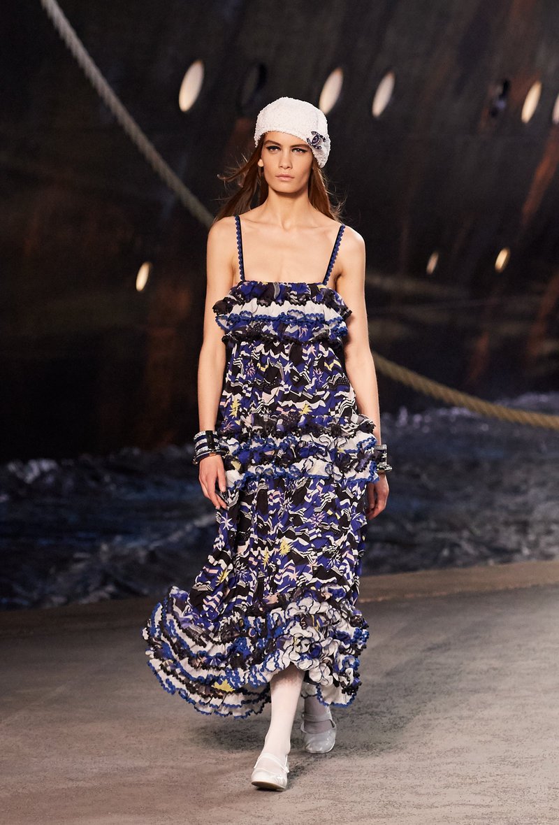 Η Chanel έφτιαξε λιμάνι και έφερε κρουαζιερόπλοιο καταμεσής του Παρισιού -Ναύτης στο La Pausa η Τζίτζι Χαντίντ [εικόνες & βίντεο] | iefimerida.gr 35