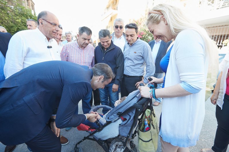 Στις κάλπες η ΝΔ -Ψηφίζουν για νομαρχιακές και τοπικές [εικόνες] | iefimerida.gr 3