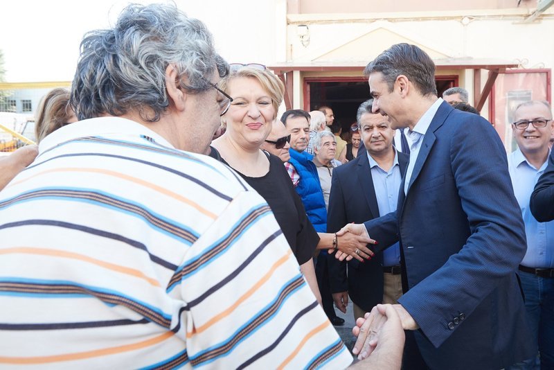 Στις κάλπες η ΝΔ -Ψηφίζουν για νομαρχιακές και τοπικές [εικόνες] | iefimerida.gr 2