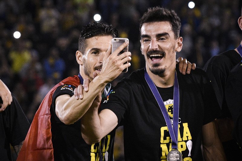 Η στέψη της πρωταθλήτριας ΑΕΚ μέσα στη Ριζούπολη [εικόνες] | iefimerida.gr 2