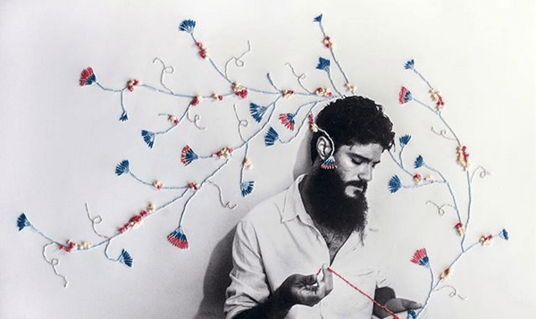 Βγάζει υπέροχες φωτογραφίες και από πάνω τις κεντάει [εικόνες] | iefimerida.gr 2