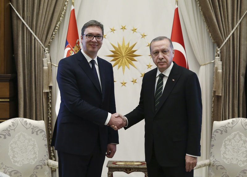 Οι πρόεδροι Σερβίας και Τουρκίας, Αλεξάντερ Βούτσιτς και Ταγίπ Ερντογάν (Φωτογραφία: ΑΡ)