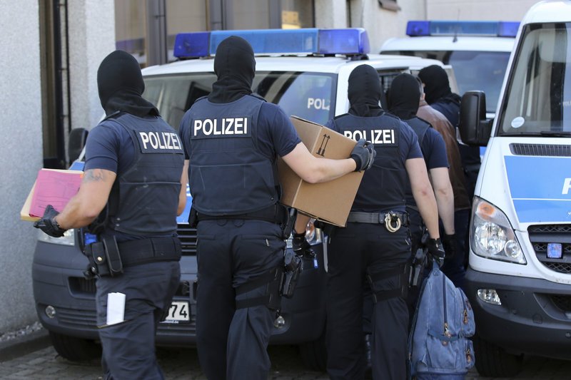 Γερμανία: Μεγάλη επιχείρηση της αστυνομίας -Εξαρθρώθηκε συμμορία διακινητών προσφύγων | iefimerida.gr 1
