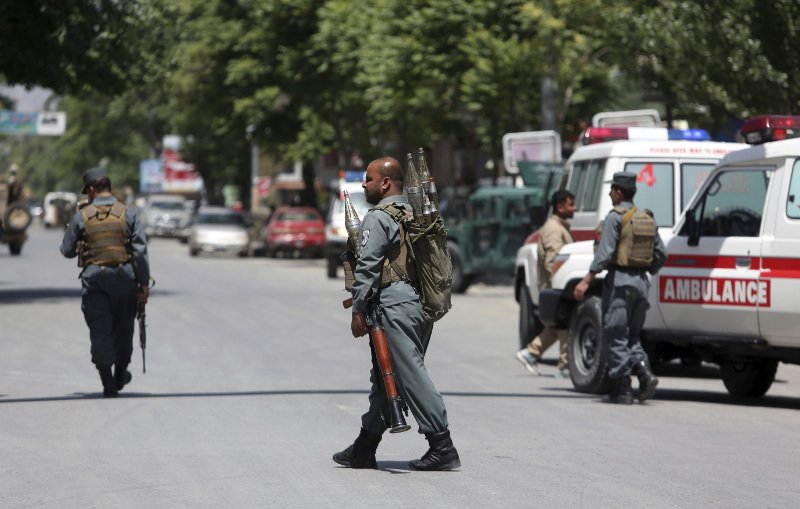 Χάος: Τρεις απανωτές εκρήξεις από ενόπλους στην Καμπούλ -Τουλάχιστον 6 τραυματίες [εικόνες] | iefimerida.gr 1