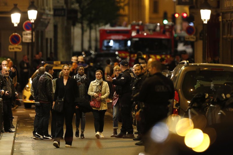 Τρόμος ξανά στο Παρίσι: Επίθεση με μαχαίρι -Σκότωσε 1, τραυμάτισε 4, νεκρός ο δράστης [εικόνες & βίντεο] | iefimerida.gr 7
