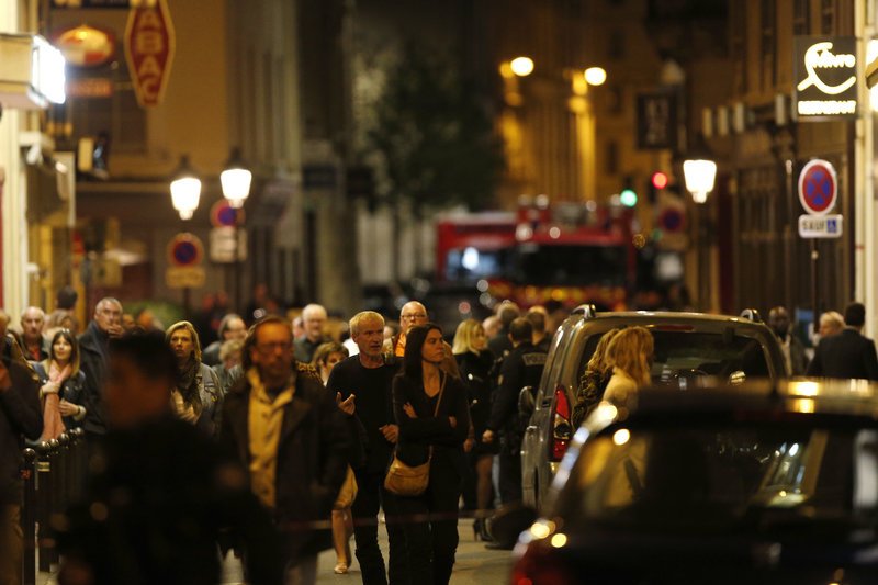 Τρόμος ξανά στο Παρίσι: Επίθεση με μαχαίρι -Σκότωσε 1, τραυμάτισε 4, νεκρός ο δράστης [εικόνες & βίντεο] | iefimerida.gr 2