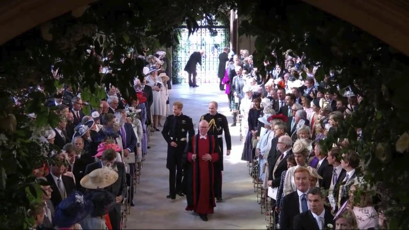 Χάρι και Μέγκαν -Η θέση για την Νταϊάνα στην εκκλησία ζάλισε το Twitter [εικόνες] | iefimerida.gr 3