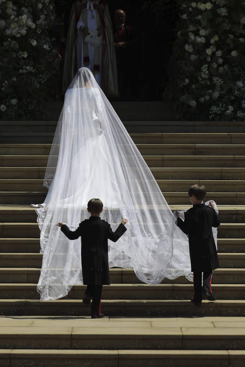 Η άγνωστη ιστορία του Givenchy νυφικού της Μέγκαν Μαρκλ -Πήγαινε μεταμφιεσμένη στις πρόβες [εικόνες] | iefimerida.gr 10