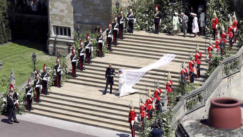 Η άγνωστη ιστορία του Givenchy νυφικού της Μέγκαν Μαρκλ -Πήγαινε μεταμφιεσμένη στις πρόβες [εικόνες] | iefimerida.gr 15