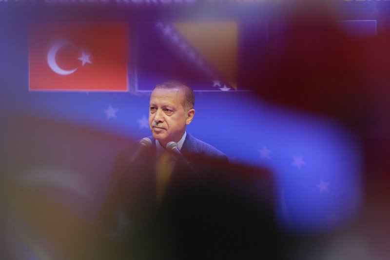 Ο Ερντογάν επιστρατεύει ακόμη και δημοφιλείς τραγουδιστές για να τσιμπήσει ψήφους | iefimerida.gr 1