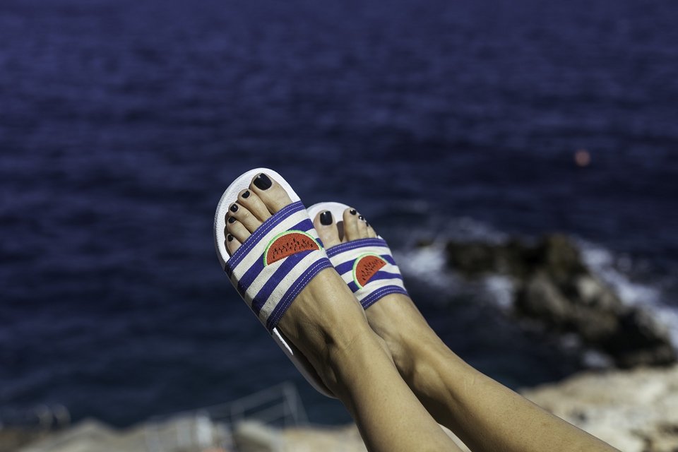 AtoZGreek: Η πιο αυθεντικά ελληνική σειρά καλοκαιρινών αξεσουάρ με σήμα τον... γάιδαρο (αλλά και τη γοργόνα) [εικόνες] | iefimerida.gr 2