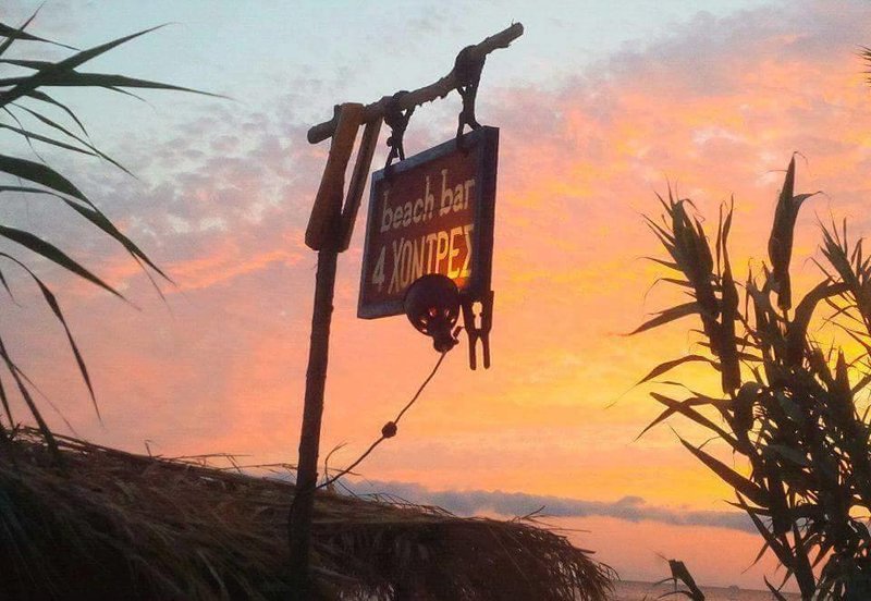 Ηθοποιός άνοιξε beach bar στην Κύμη και το ονόμασε... «4 χοντρές» [εικόνες] | iefimerida.gr 4