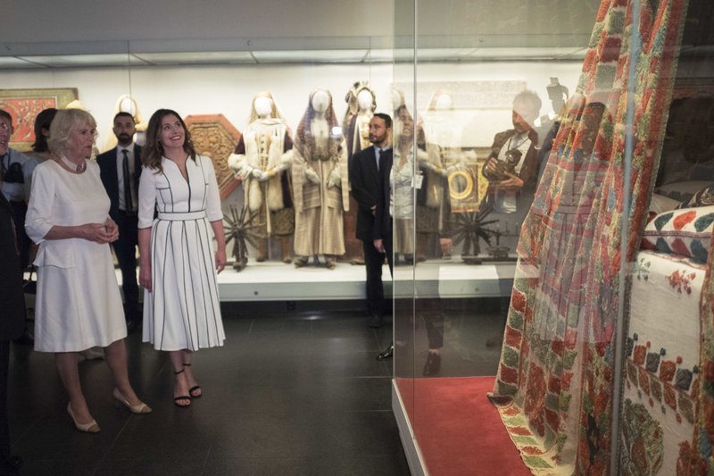 Στο Μουσείο Μπενάκη Καμίλα και Μπέττυ Μπαζιάνα [εικόνες & βίντεο] | iefimerida.gr 5