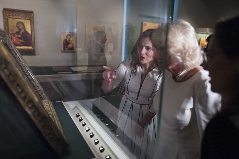 Στο Μουσείο Μπενάκη Καμίλα και Μπέττυ Μπαζιάνα [εικόνες & βίντεο] | iefimerida.gr 4