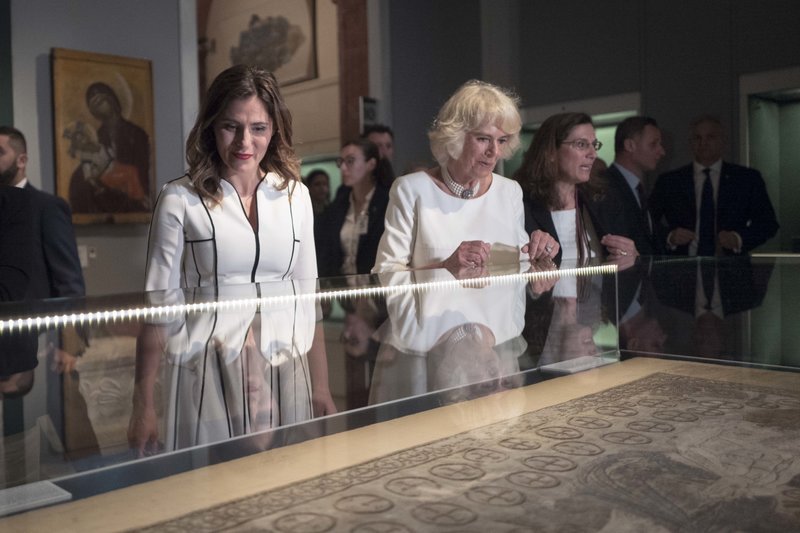 Στο Μουσείο Μπενάκη Καμίλα και Μπέττυ Μπαζιάνα [εικόνες & βίντεο] | iefimerida.gr 2