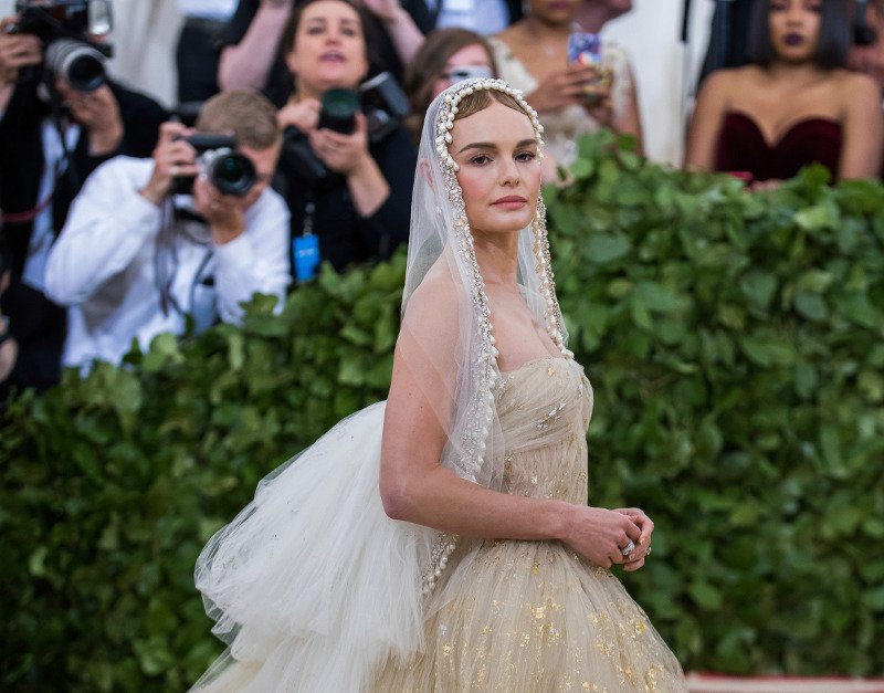 Οι σταρ τρελάθηκαν: Το Met Gala είχε θέμα την καθολική πίστη -Τι φόρεσαν [εικόνες]   | iefimerida.gr 17