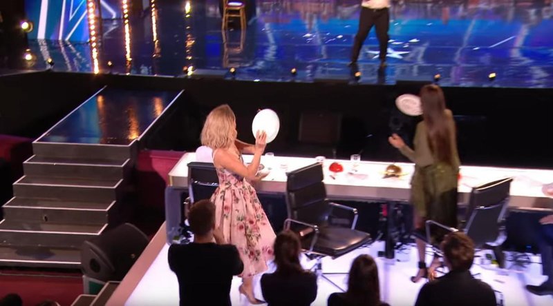 Ο Ελληνοκύπριος που έπαιξε μπουζούκι και ξεσήκωσε το «Βρετανία έχεις ταλέντο» -Εσπαγαν πιάτα οι κριτές! [εικόνες & βίντεο] | iefimerida.gr 5