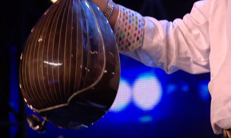 Ο Ελληνοκύπριος που έπαιξε μπουζούκι και ξεσήκωσε το «Βρετανία έχεις ταλέντο» -Εσπαγαν πιάτα οι κριτές! [εικόνες & βίντεο] | iefimerida.gr 9