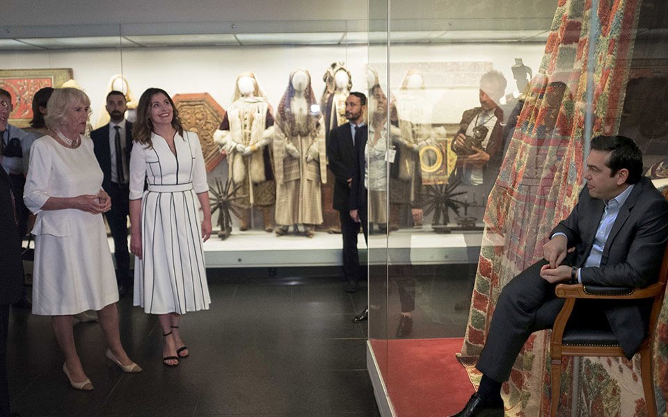 Το Twitter διασκέδασε με την επίσκεψη Καρόλου -Τα αστεία για την Περιστέρα-Pigeon [εικόνες] | iefimerida.gr 0