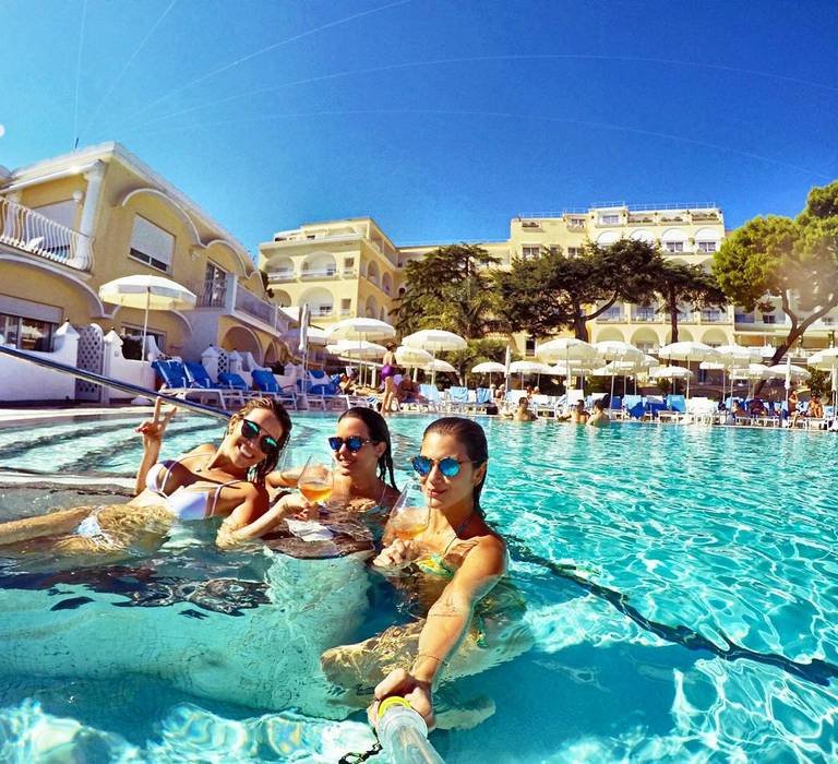 Αξίζει να κάνει σήμερα κανείς διακοπές στο Κάπρι; [εικόνες] | iefimerida.gr 14