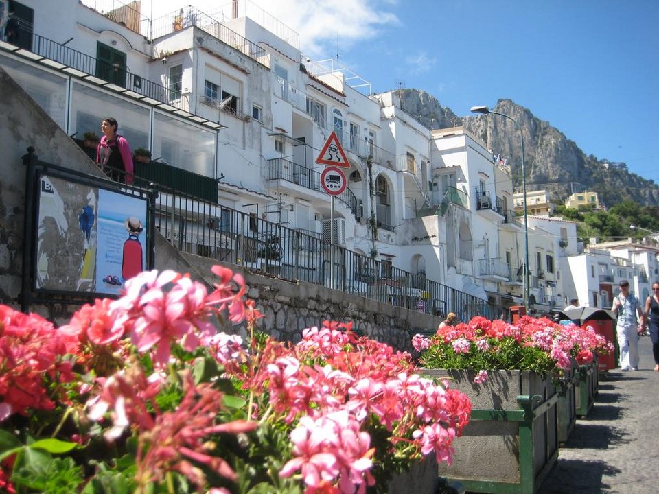 Αξίζει να κάνει σήμερα κανείς διακοπές στο Κάπρι; [εικόνες] | iefimerida.gr 9