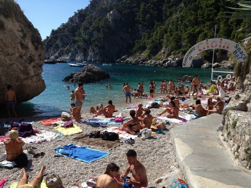 Αξίζει να κάνει σήμερα κανείς διακοπές στο Κάπρι; [εικόνες] | iefimerida.gr 16