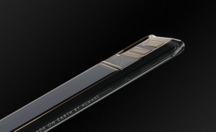 Ρωσική εταιρεία κατασκεύασε θήκη iPhone με ηλιακά πάνελ -Εστειλε μία στον Ελον Μασκ | iefimerida.gr 2