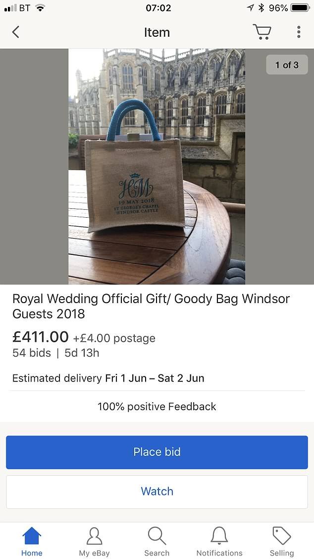 Πουλούν στο eBay 400 δολάρια την μπομπονιέρα του Χάρι και της Μέγκαν [εικόνες] | iefimerida.gr 0