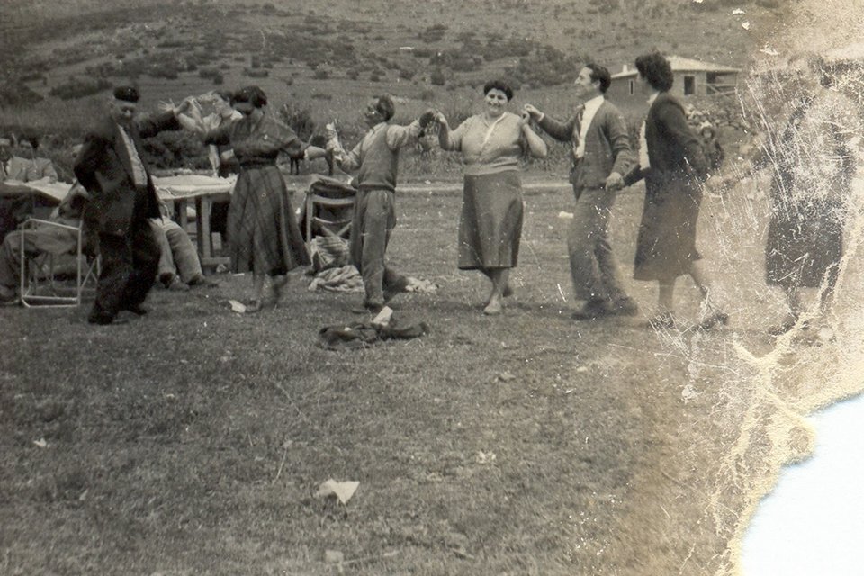 Η Πρωτομαγιά έναν αιώνα πριν -Ολοι εις τας εξοχάς, με τραμ, αμάξια, κάρα, σούστες [εικόνες] | iefimerida.gr 0