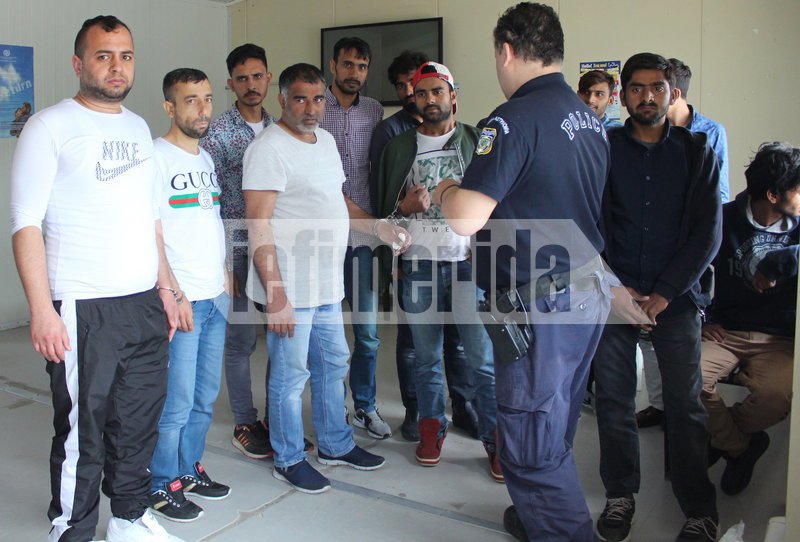 To iefimerida στο Κέντρο Υποδοχής Εβρου: 9 φορές πάνω οι ροές μεταναστών, 119 ασυνόδευτα παιδιά [εικόνες] | iefimerida.gr 2