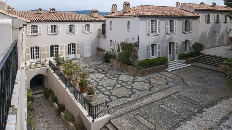 Γνωρίστε τον πύργο των διακοπών του Εμανουέλ Μακρόν -Αποπνέει ιστορία [εικόνες] | iefimerida.gr 9