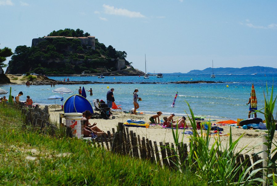 Γνωρίστε τον πύργο των διακοπών του Εμανουέλ Μακρόν -Αποπνέει ιστορία [εικόνες] | iefimerida.gr 15