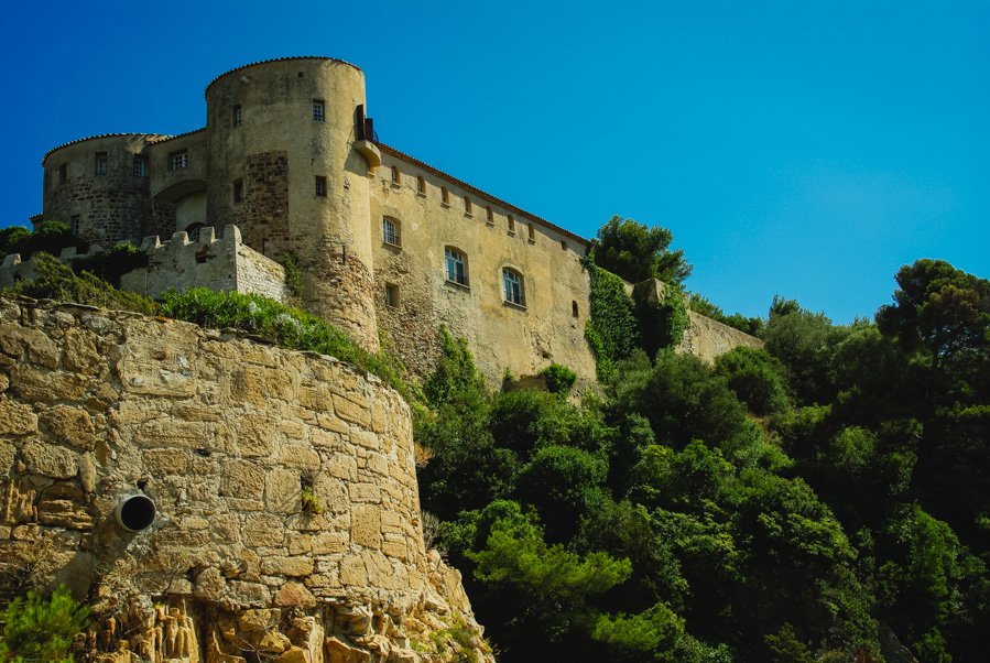 Γνωρίστε τον πύργο των διακοπών του Εμανουέλ Μακρόν -Αποπνέει ιστορία [εικόνες] | iefimerida.gr 4