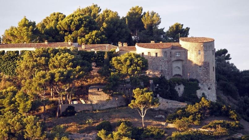 Γνωρίστε τον πύργο των διακοπών του Εμανουέλ Μακρόν -Αποπνέει ιστορία [εικόνες] | iefimerida.gr 5