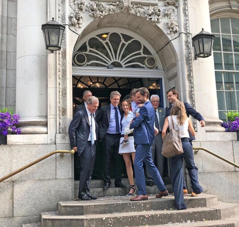  Παντρεύτηκε ο «αιώνιος εργένης» Χιου Γκραντ [εικόνες] | iefimerida.gr 1