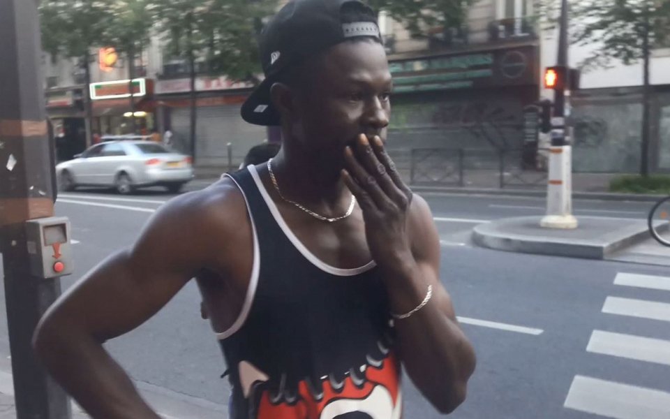 Μαντούμου Γκασάμα: O μετανάστης που έσωσε ένα παιδάκι στη Γαλλία έγινε ήρωας [εικόνες] | iefimerida.gr 0