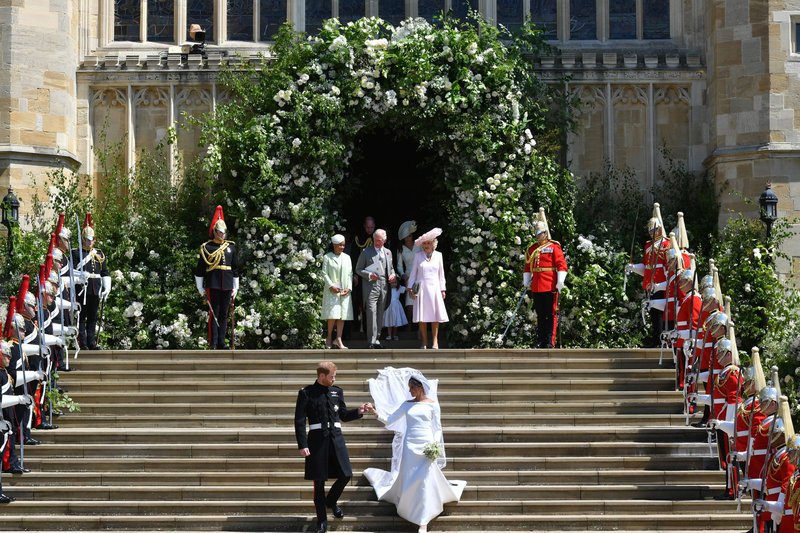 Το απόλυτο αουτσάιντερ: Το νυφικό της Μέγκαν Μαρκλ ήταν Givenchy [εικόνα]  | iefimerida.gr 10