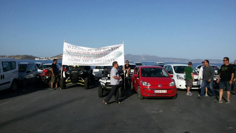 Μπλόκο στο λιμάνι της Νάξου: Αγρεύουν οι κινητοποιήσεις για τις γουρούνες [βίντεο] | iefimerida.gr 0