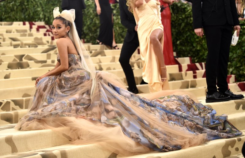 Η Daily Mail «σκίζει» το Met Gala: Γιατί να θεωρηθεί αποδεκτή η κοροϊδία του χριστιανισμού; | iefimerida.gr 4