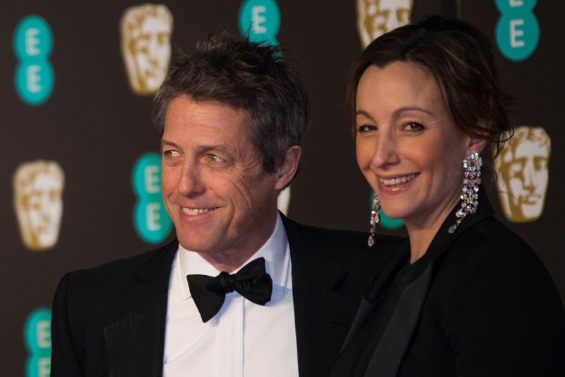 Επιτέλους το αποφάσισε: Ο Χιου Γκραντ παντρεύεται για πρώτη φορά στα 57 του [εικόνες] | iefimerida.gr 4