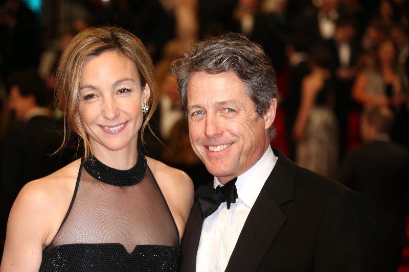 Επιτέλους το αποφάσισε: Ο Χιου Γκραντ παντρεύεται για πρώτη φορά στα 57 του [εικόνες] | iefimerida.gr 2