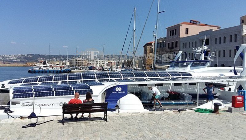 Ενα μοναδικό καταμαράν κλέβει τις εντυπώσεις στο ενετικό λιμάνι των Χανίων [εικόνες] | iefimerida.gr 2