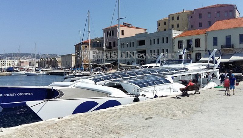 Ενα μοναδικό καταμαράν κλέβει τις εντυπώσεις στο ενετικό λιμάνι των Χανίων [εικόνες] | iefimerida.gr 3