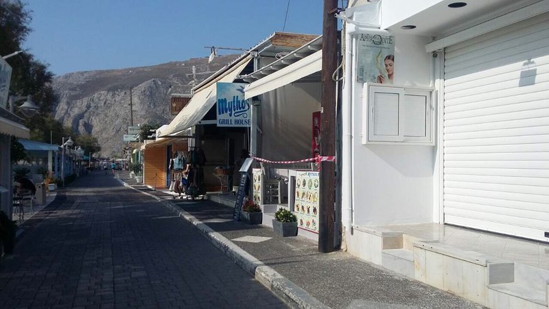 Πρωτομαγιάτικο «ντου» της εφορίας σε Μύκονο και Σαντορίνη -Τους έπιασαν στον ύπνο [εικόνες] | iefimerida.gr 3