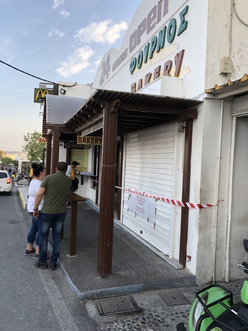 Πρωτομαγιάτικο «ντου» της εφορίας σε Μύκονο και Σαντορίνη -Τους έπιασαν στον ύπνο [εικόνες] | iefimerida.gr 4