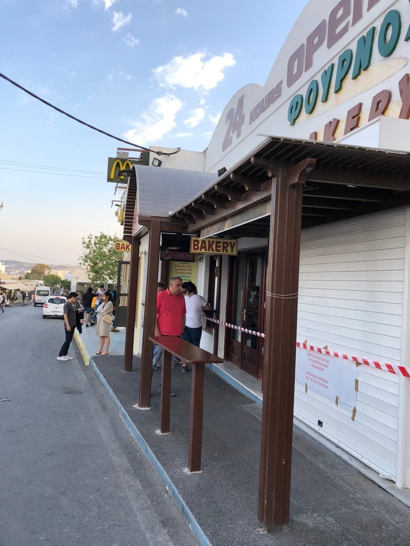 Πρωτομαγιάτικο «ντου» της εφορίας σε Μύκονο και Σαντορίνη -Τους έπιασαν στον ύπνο [εικόνες] | iefimerida.gr 5