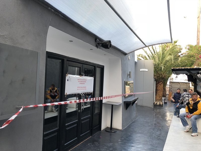 Πρωτομαγιάτικο «ντου» της εφορίας σε Μύκονο και Σαντορίνη -Τους έπιασαν στον ύπνο [εικόνες] | iefimerida.gr 2