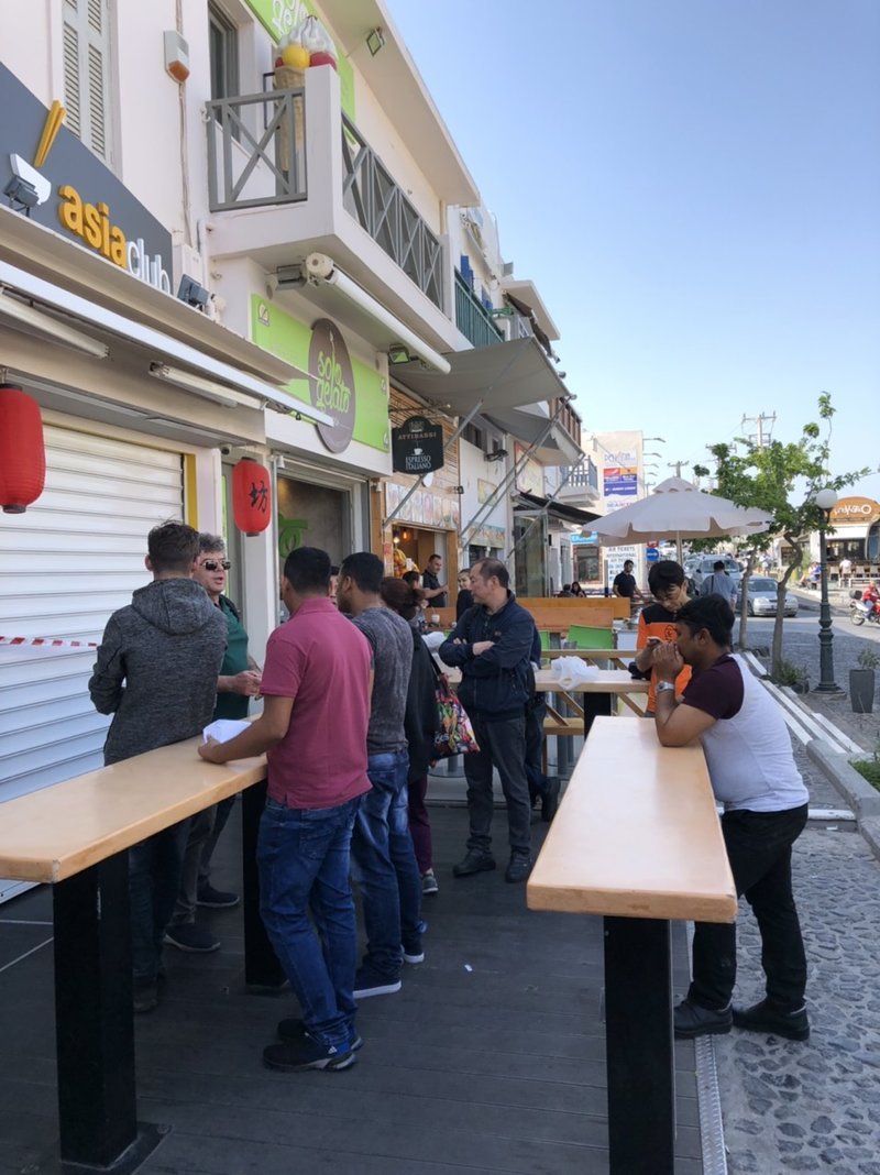 Πρωτομαγιάτικο «ντου» της εφορίας σε Μύκονο και Σαντορίνη -Τους έπιασαν στον ύπνο [εικόνες] | iefimerida.gr 8